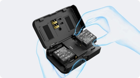 Insta360 Portable Charging Case | oryginalna ładowarka dla różnego rodzaju akumulatorów do kamer Ace / Ace Pro / Ace Pro 2 / X3 / X4 / X4 Air z powerbankiem