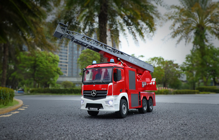 Wóz strażacki zdalnie sterowany RC na pilota 1:20 Double Eagle Mercedes-Benz Arocs E667-003