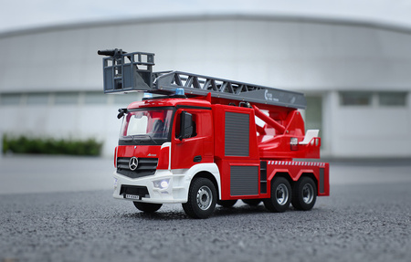 Wóz strażacki zdalnie sterowany RC na pilota 1:20 Double Eagle Mercedes-Benz Arocs E667-003